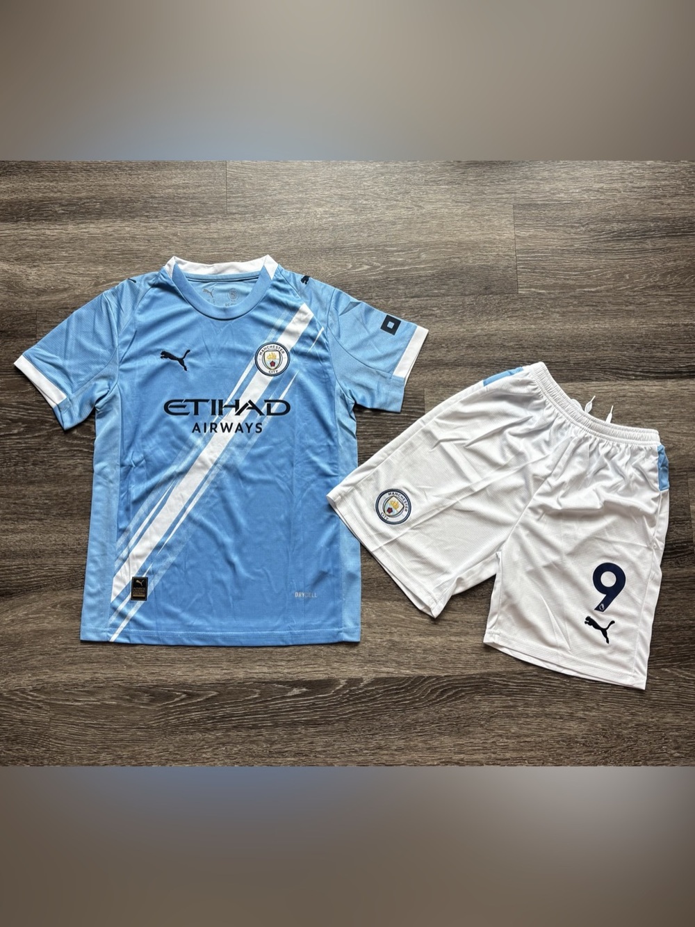 Manchester City Haaland 2025/26 home kit Kids Size Medium 8-9 years old